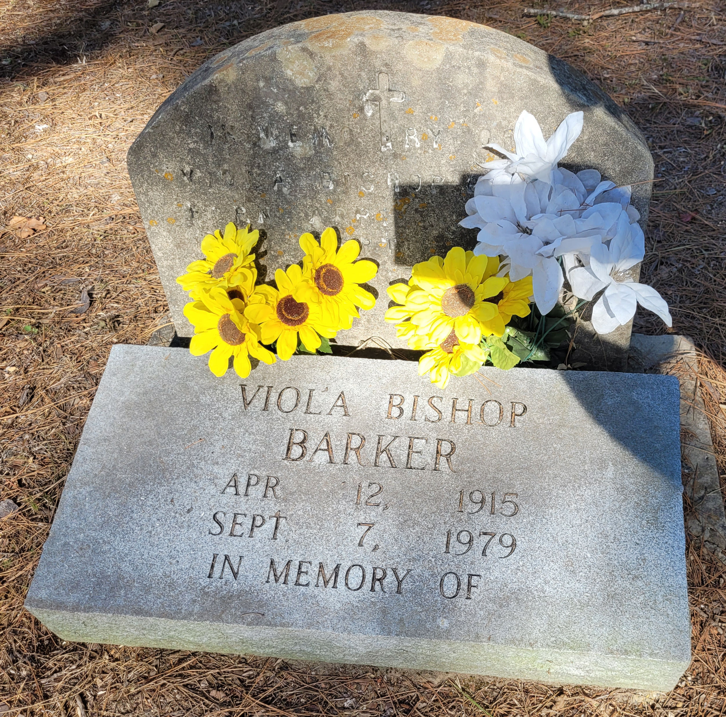 Headstone of Viola Barker