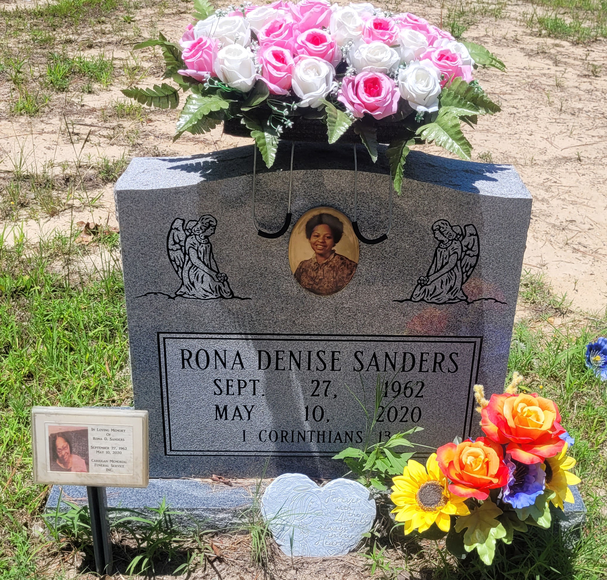 Headstone of Rona Denise Sanders