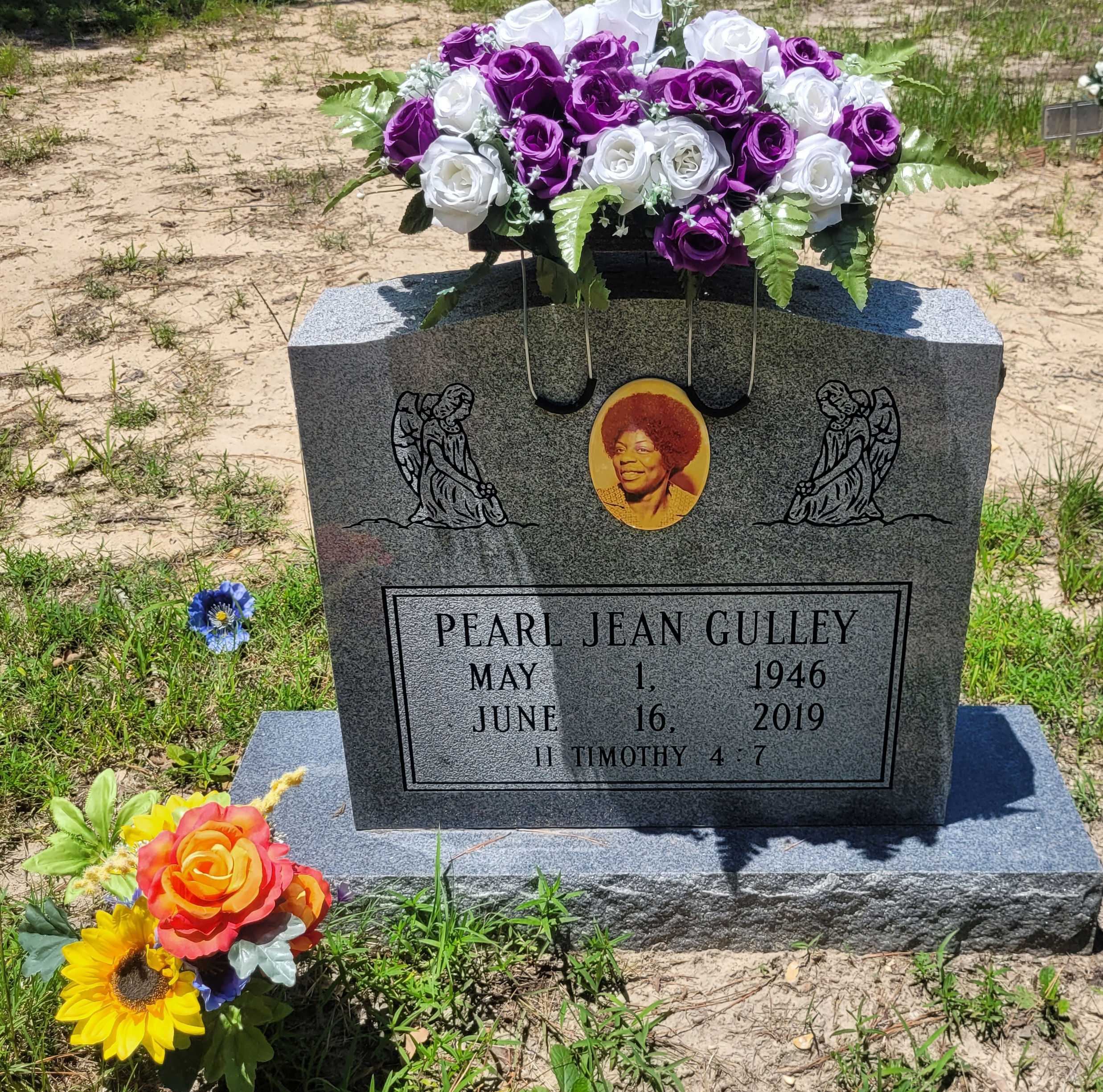 Headstone of Pearl Jean Gulley