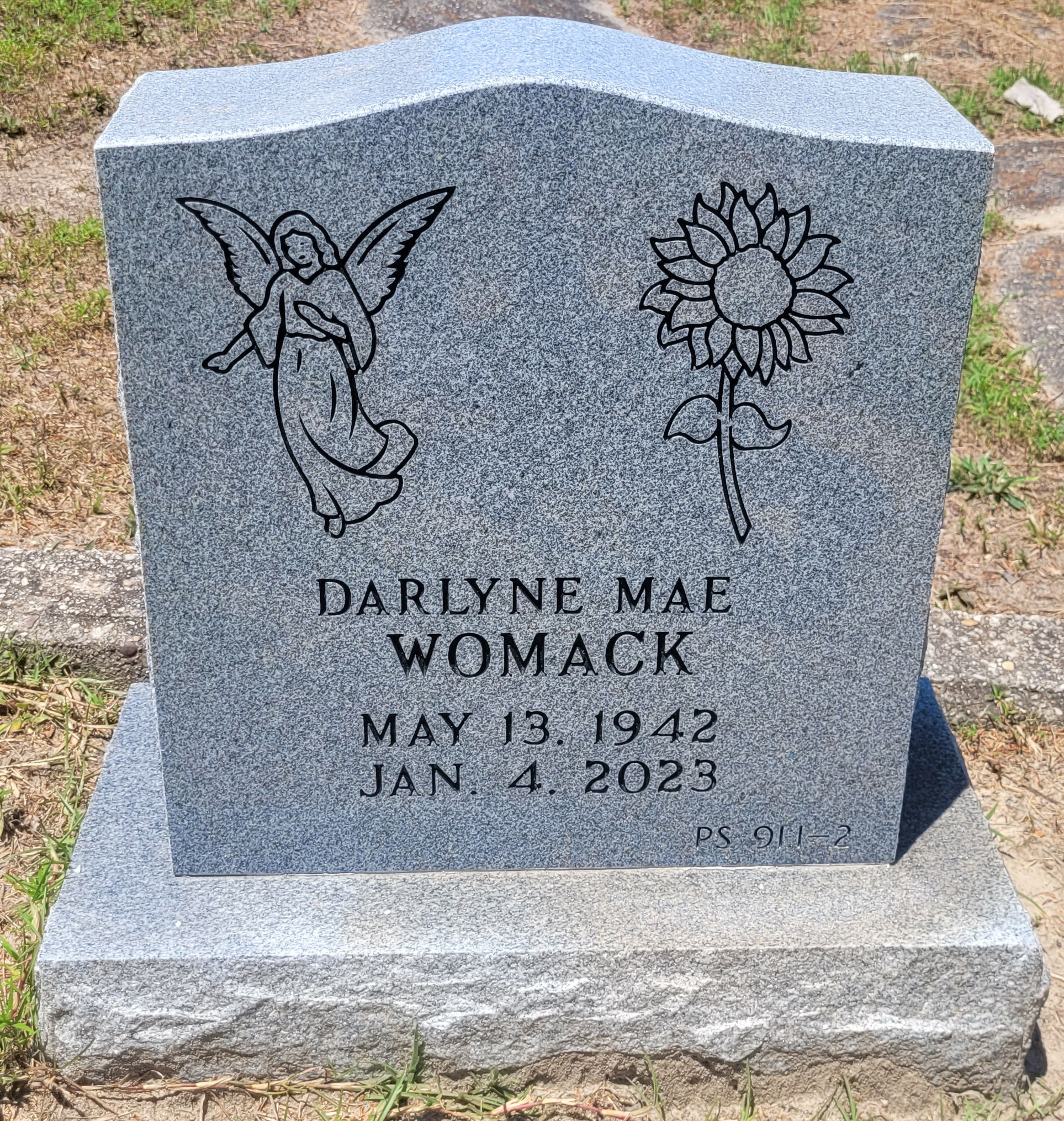 Headstone of Darlyne Mae Womack